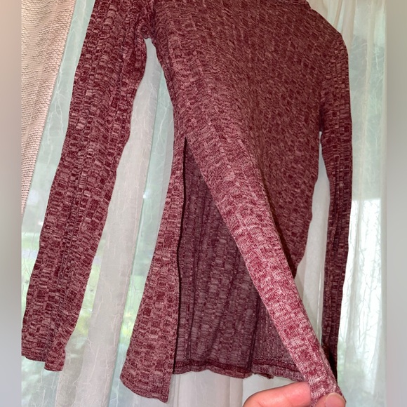 Long sleeve top with slits on the side - Picture 2 of 3